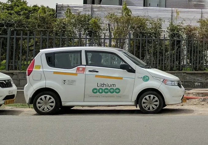 Voitures électriques Mahindra e2o Plus appartenant à une société de transport de Bengaluru